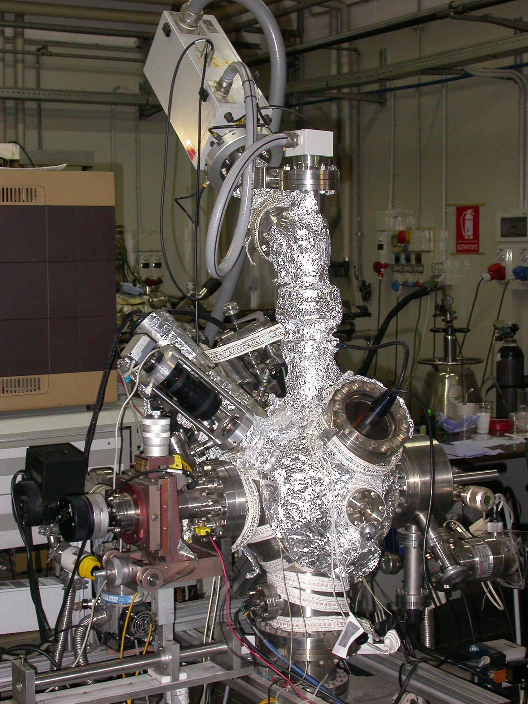 AP0913_EQS_Secondary Ion Mass Spectrometer during vacuum baking